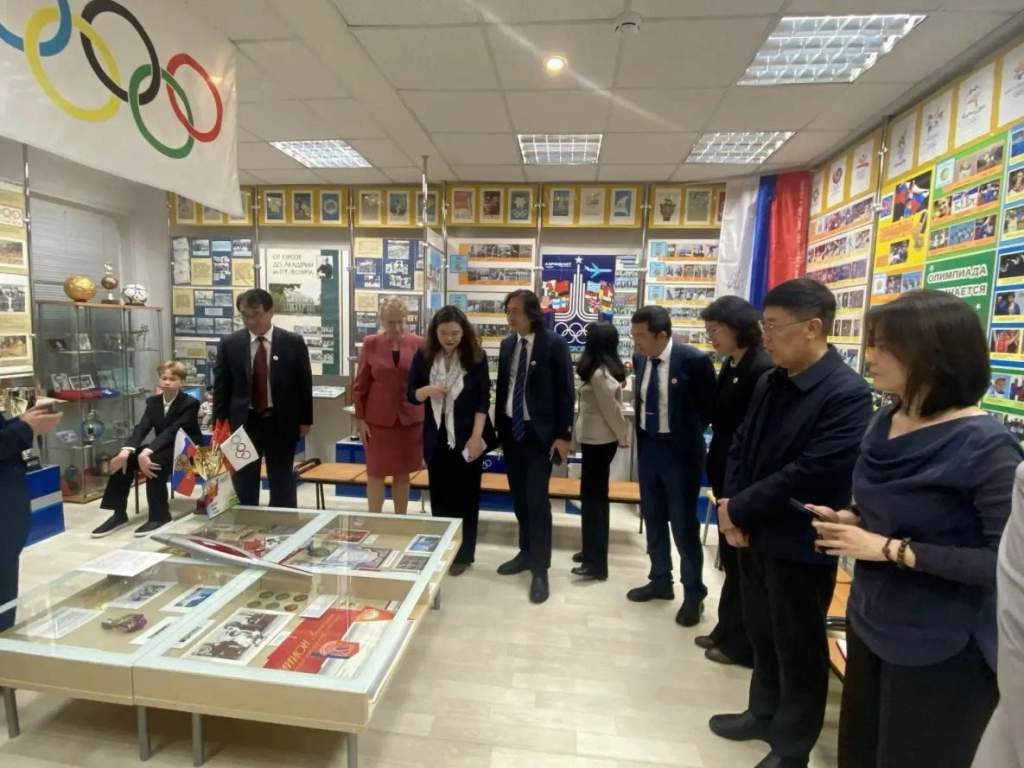 Делегация из КНР посетила петербургские школы